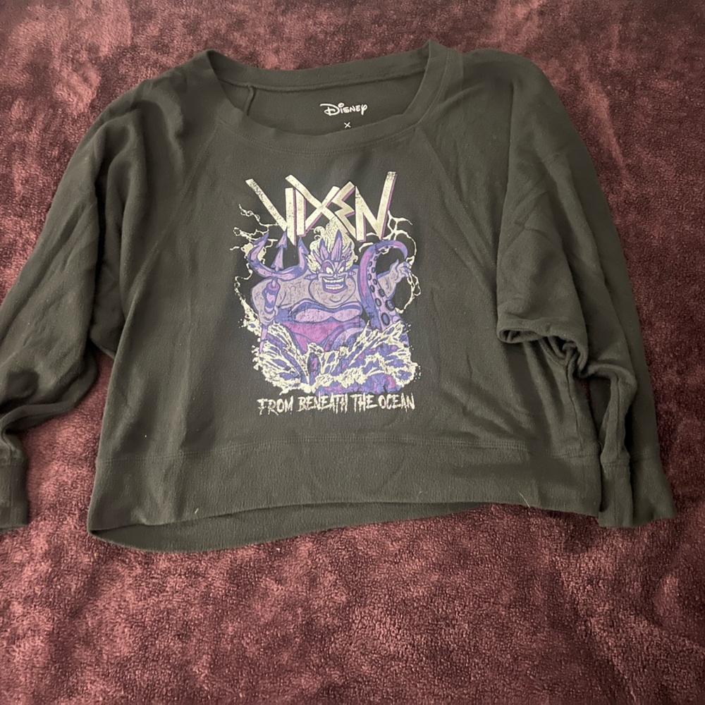 Long sleeve cropped Ursula sweatshirt. Size medium